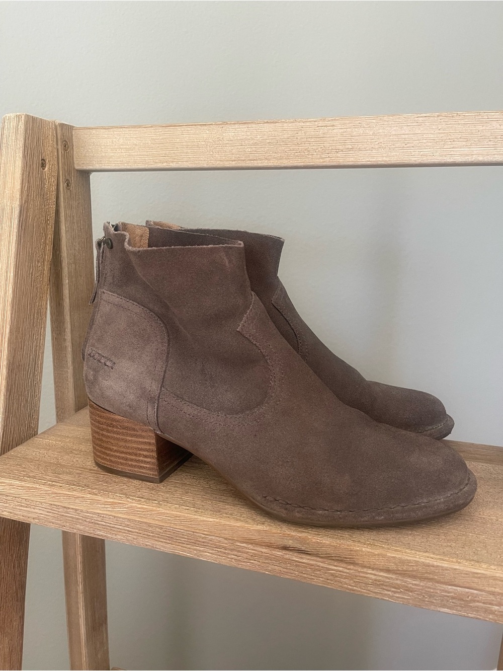 UGG Bandara Suede Ankle Boot — Women’s Size 8 Chocolate Brown Fall Fashion Heel